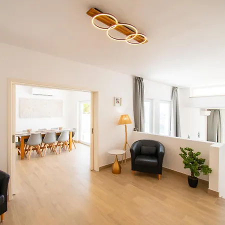 Casa Cubo - Amazing 6 Bedroom Vila